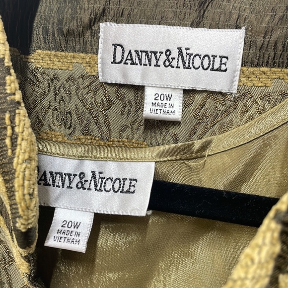 Danny & Nicole 2 piece satin shell & embroidered 20W set - Picture 5 of 10